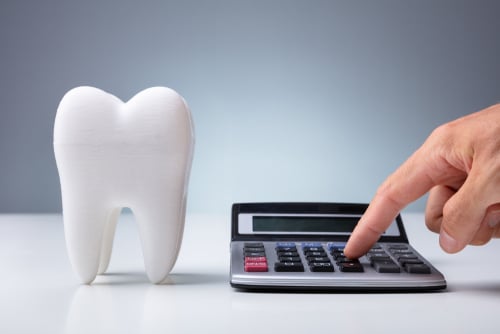 Explicación del coste de los mini implantes dentales | Ferrari Dental